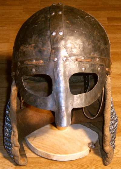 Brillenhelm von vorne