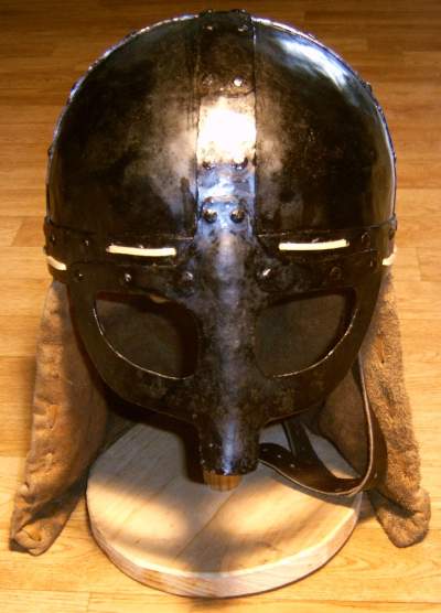 Brillenhelm von vorne