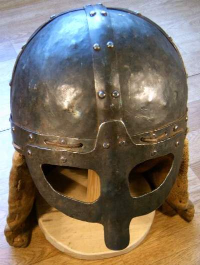 Brillenhelm von vorne