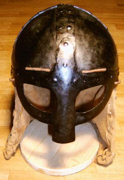 Brillenhelm von vorne Brillenhelm von vorne