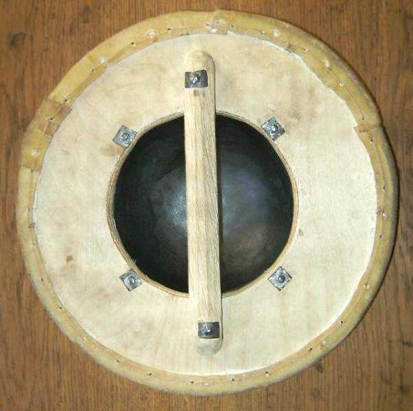 buckler03_m_hinten.jpg buckler03_m_hinten.jpg