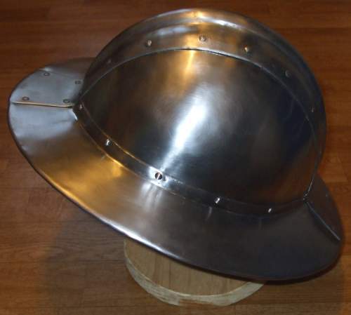 eisenhut_j_von_rechts.jpg eisenhut_j_von_rechts.jpg