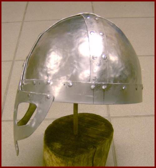 Brillenhelm von rechts