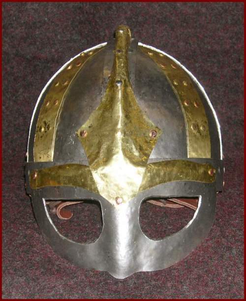 Brillenhelm von vorne