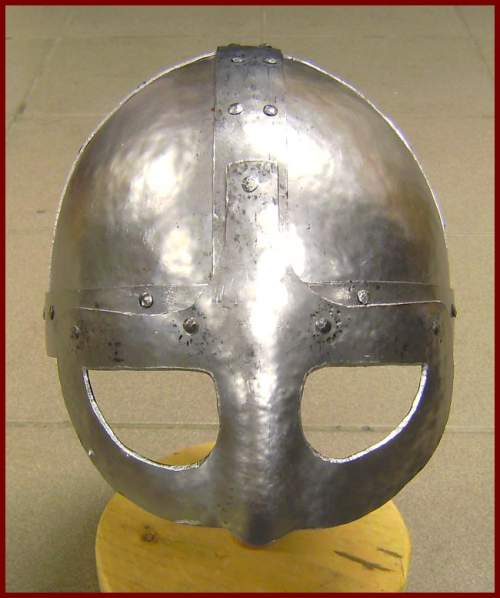 Brillenhelm von vorne