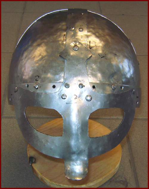 Brillenhelm von vorne Brillenhelm von vorne