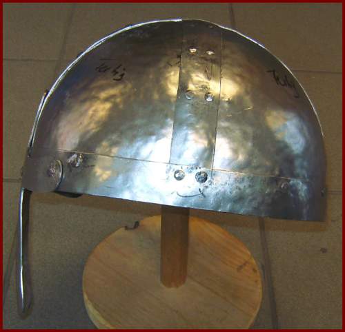 Brillenhelm von rechts Brillenhelm von rechts