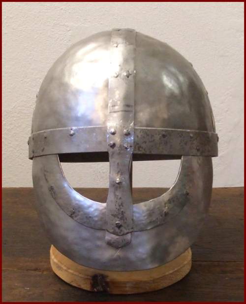 Brillenhelm von vorne Brillenhelm von vorne