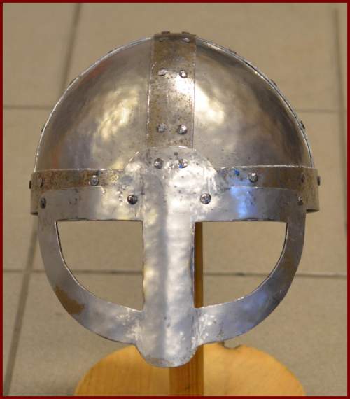Brillenhelm von vorne