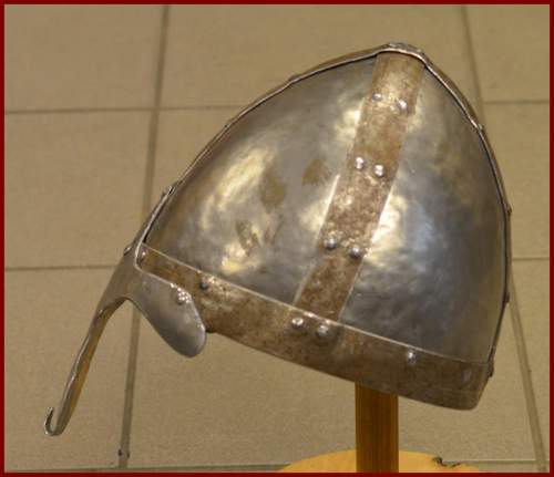 Nasalhelm von links Nasalhelm von links