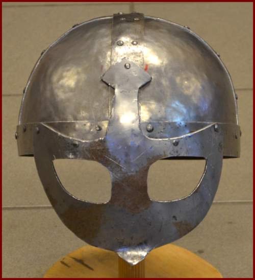 Brillenhelm von vorne Brillenhelm von vorne
