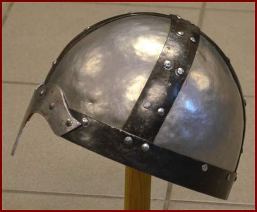Nasalhelm von links Nasalhelm von links