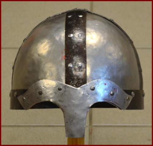 Nasalhelm von vorne Nasalhelm von vorne