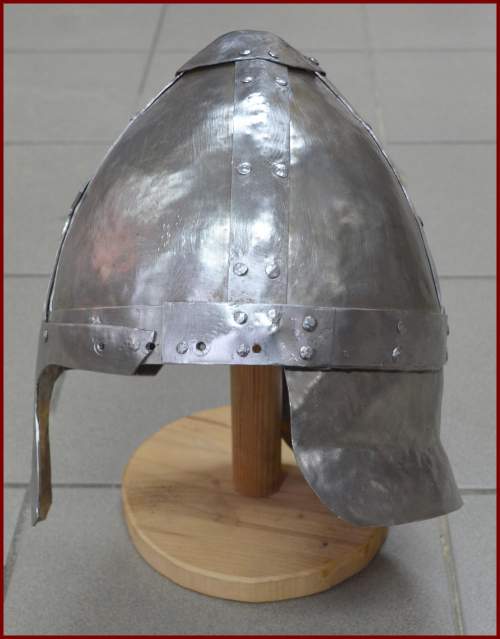 Nasalhelm von links Nasalhelm von links