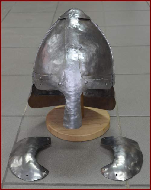 Nasalhelm von vorne Nasalhelm von vorne