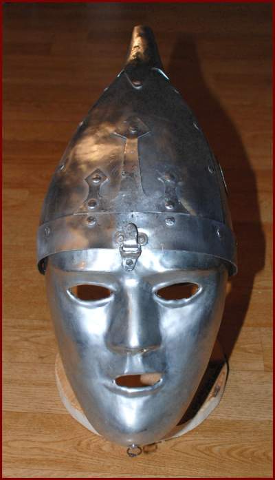 Maskenhelm von vorne