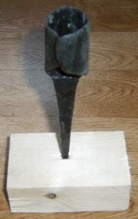 Kerzenständer im Holzklotz