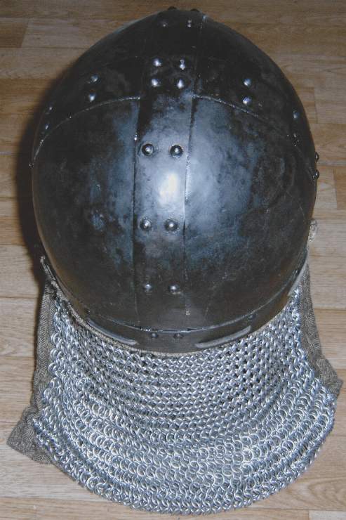 Nasalhelm von hinten