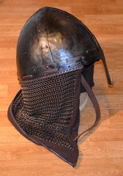 Normannenhelm von der rechten Seite