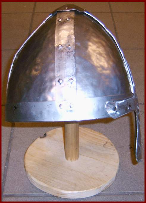 Normannenhelm von rechts