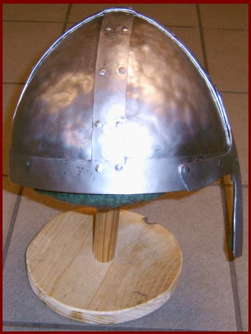 Normannenhelm von rechts