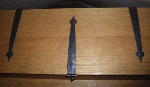 Scharniere mit Truhe