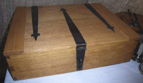 Scharniere mit Truhe