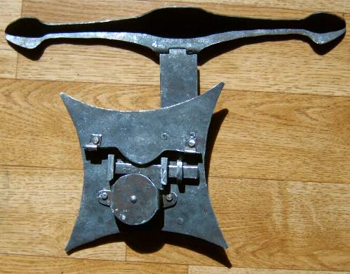 Rückseite des Schlosses mit dem Riegel