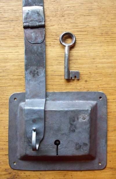 Das Schloss mit dem Riegel