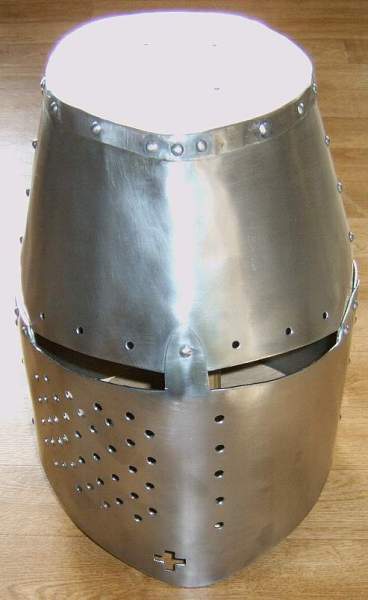 topfhelm_vorne_f.jpg topfhelm_vorne_f.jpg