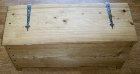 truhe1_geschlossen_f.jpg truhe1_geschlossen_f.jpg